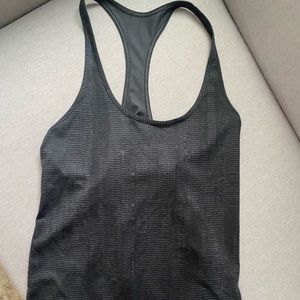 Lululemon black tank size 4